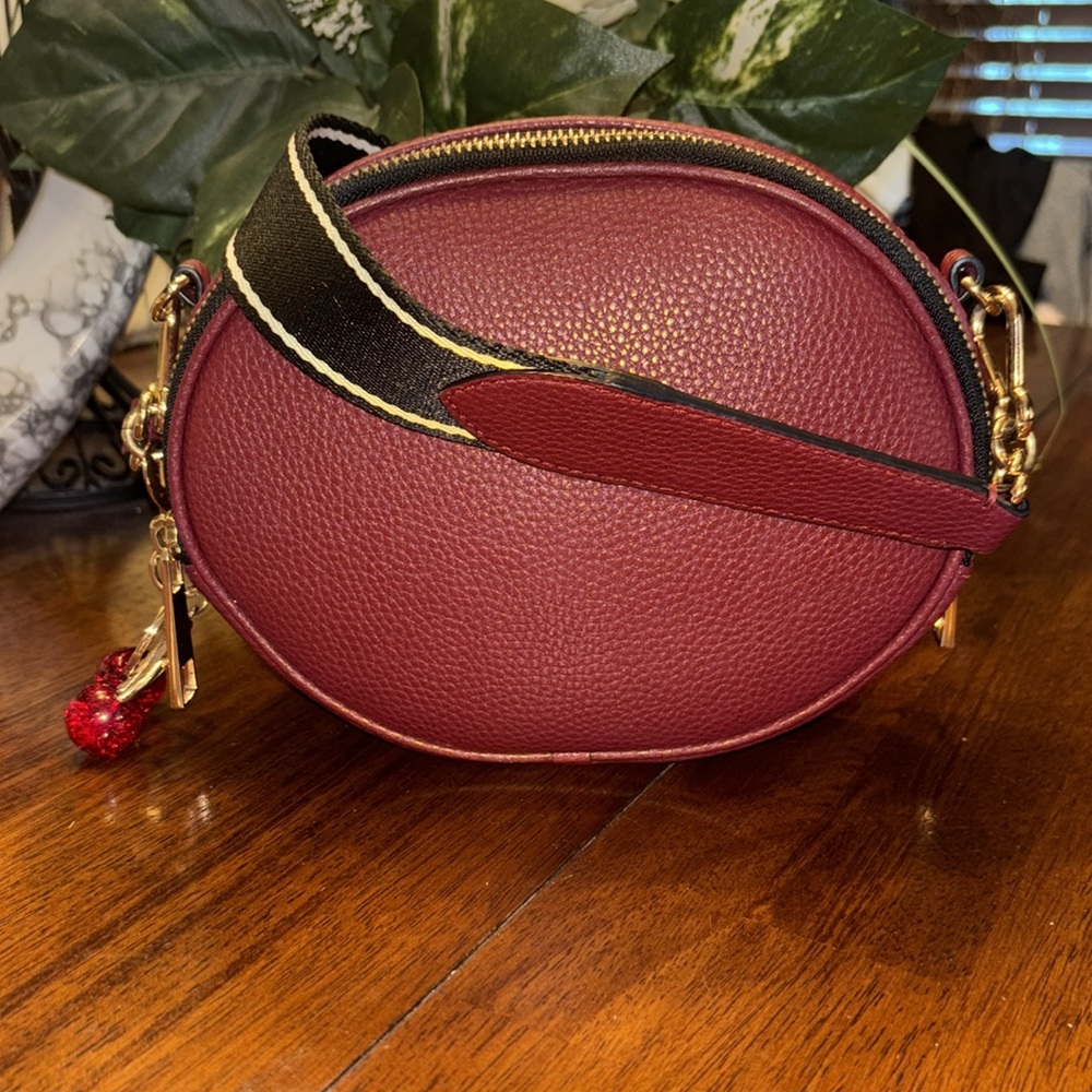 Marc Jacobs Burgundy Crossbody Bag - Picture 4 of 9